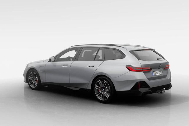 BMW 5-SERIE Touring 530e M Sport Edition | M Sport Pro | Innovation Pack | Travel Pack | Comfort Pack | Trekhaak