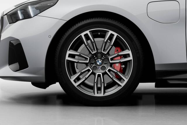 BMW 5-SERIE Touring 530e M Sport Edition | M Sport Pro | Innovation Pack | Travel Pack | Comfort Pack | Trekhaak