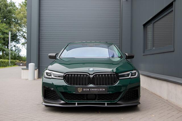 BMW 5-SERIE 545e 394PK xDrive M-Sport | ACC | 360 Cam | Comfortstoelen | Driving Assisted Professional | Pano | Head Up | Lane & Side Assist | 20"| Memory | Led Koplampen | Dab+ | Alarmsysteem | Active Guard | Sfeerverlichting | Memory | Individual British Racing Gre