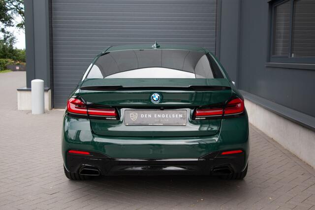 BMW 5-SERIE 545e 394PK xDrive M-Sport | ACC | 360 Cam | Comfortstoelen | Driving Assisted Professional | Pano | Head Up | Lane & Side Assist | 20"| Memory | Led Koplampen | Dab+ | Alarmsysteem | Active Guard | Sfeerverlichting | Memory | Individual British Racing Gre