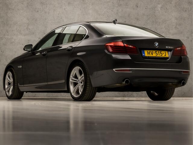 BMW 5-SERIE 535i High Executive 306Pk Automaat (VIRTUAL COCKPIT, 6 CILINDER, GROOT NAVI, MEMORY SEATS, LEDER, STOELVERWARMING, CAMERA, HARMAN/KARDON, XENON, NIEUWE APK, NIEUWSTAAT)