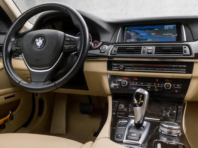 BMW 5-SERIE 535i High Executive 306Pk Automaat (VIRTUAL COCKPIT, 6 CILINDER, GROOT NAVI, MEMORY SEATS, LEDER, STOELVERWARMING, CAMERA, HARMAN/KARDON, XENON, NIEUWE APK, NIEUWSTAAT)