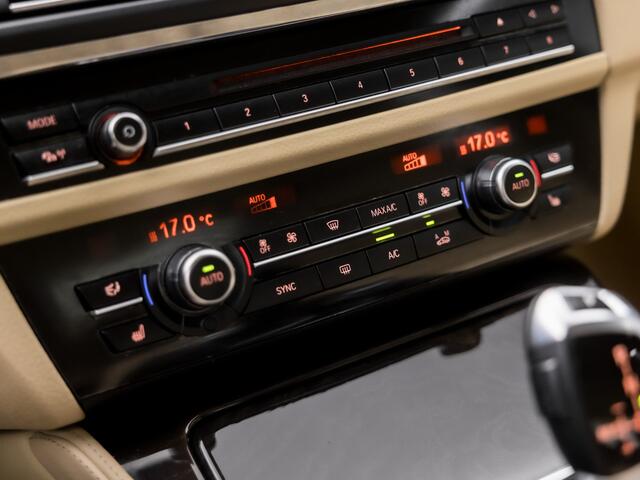 BMW 5-SERIE 535i High Executive 306Pk Automaat (VIRTUAL COCKPIT, 6 CILINDER, GROOT NAVI, MEMORY SEATS, LEDER, STOELVERWARMING, CAMERA, HARMAN/KARDON, XENON, NIEUWE APK, NIEUWSTAAT)