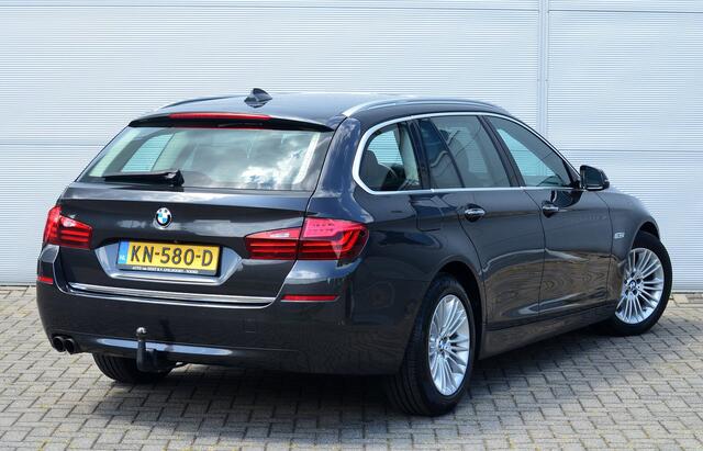 BMW 5-SERIE Touring 520I LUXURY EDITION | LUCHTVERING | ELECTR. + MEMORY STOELEN | HEAD UP | CAMERA | ELECT. TREKHAAK | VOL LEER | ALL IN RIJKLAARPRIJS