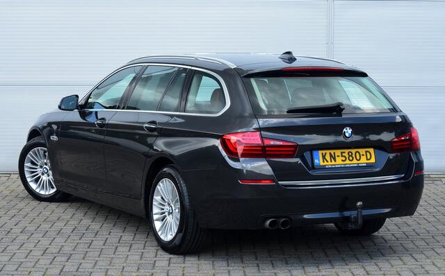 BMW 5-SERIE Touring 520I LUXURY EDITION | LUCHTVERING | ELECTR. + MEMORY STOELEN | HEAD UP | CAMERA | ELECT. TREKHAAK | VOL LEER | ALL IN RIJKLAARPRIJS