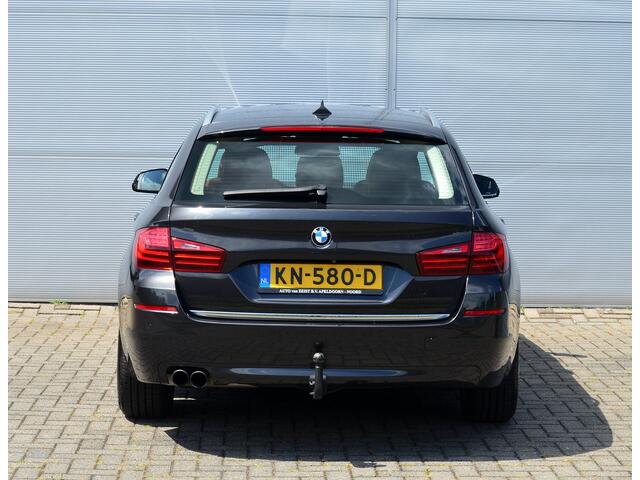 BMW 5-SERIE Touring 520I LUXURY EDITION | LUCHTVERING | ELECTR. + MEMORY STOELEN | HEAD UP | CAMERA | ELECT. TREKHAAK | VOL LEER | ALL IN RIJKLAARPRIJS