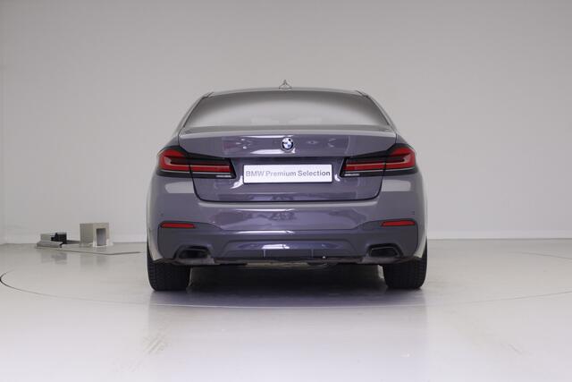 BMW 5-SERIE 520i M-Sport | Harman Kardon | Schuifdak | High Executive | 19" LMV