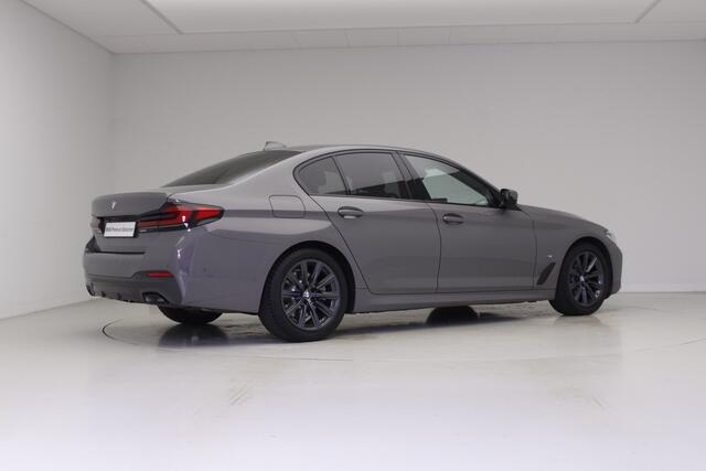 BMW 5-SERIE 520i M-Sport | Harman Kardon | Schuifdak | High Executive | 19" LMV