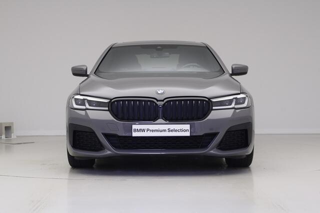 BMW 5-SERIE 520i M-Sport | Harman Kardon | Schuifdak | High Executive | 19" LMV