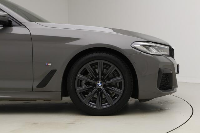 BMW 5-SERIE 520i M-Sport | Harman Kardon | Schuifdak | High Executive | 19" LMV