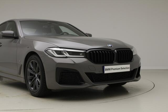BMW 5-SERIE 520i M-Sport | Harman Kardon | Schuifdak | High Executive | 19" LMV