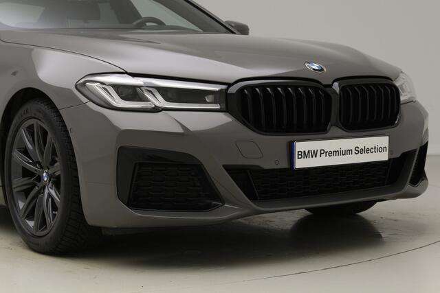 BMW 5-SERIE 520i M-Sport | Harman Kardon | Schuifdak | High Executive | 19" LMV
