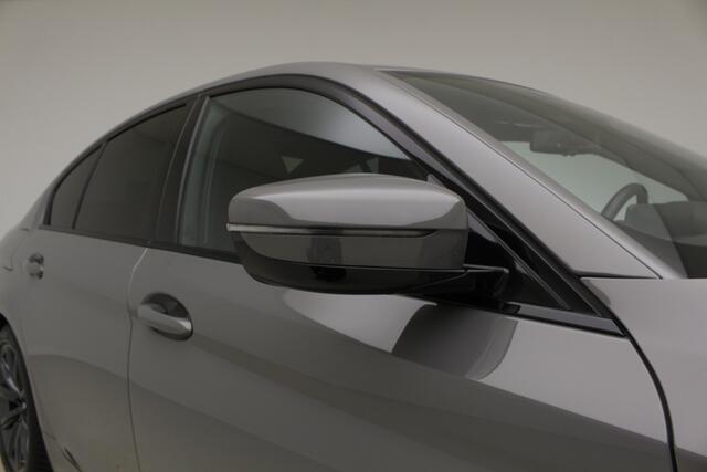 BMW 5-SERIE 520i M-Sport | Harman Kardon | Schuifdak | High Executive | 19" LMV
