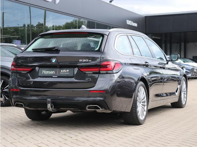BMW 5-SERIE 530e High Executive I Pano I Trekhaak I Leder I HarmanKardon
