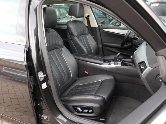 BMW 5-SERIE 530e High Executive I Pano I Trekhaak I Leder I HarmanKardon