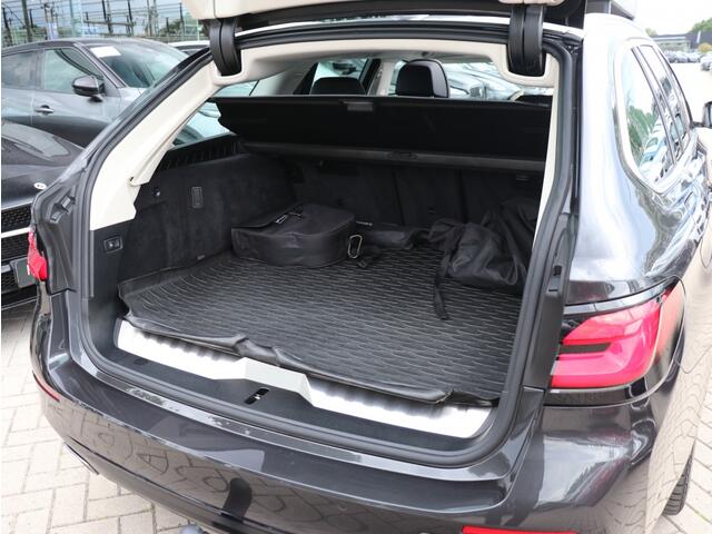 BMW 5-SERIE 530e High Executive I Pano I Trekhaak I Leder I HarmanKardon