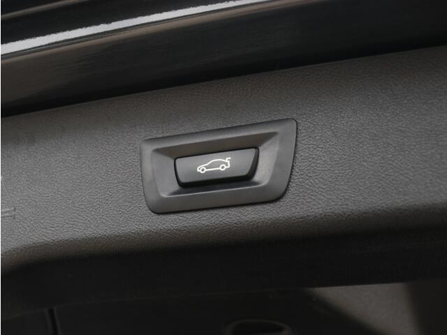 BMW 5-SERIE 530e High Executive I Pano I Trekhaak I Leder I HarmanKardon