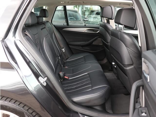 BMW 5-SERIE 530e High Executive I Pano I Trekhaak I Leder I HarmanKardon