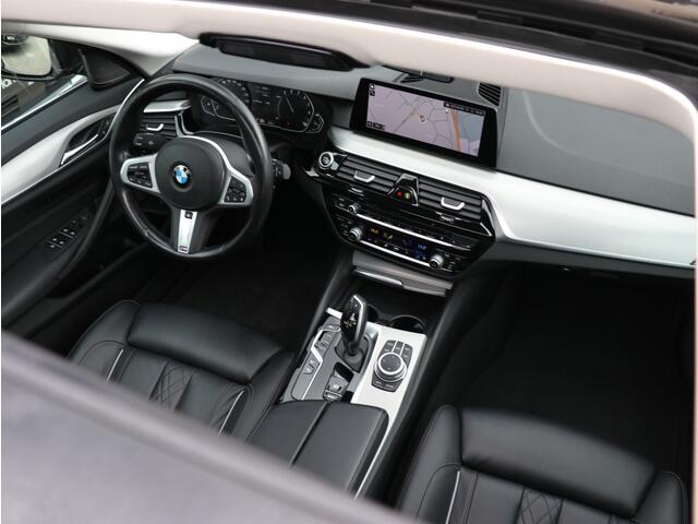 BMW 5-SERIE 530e High Executive I Pano I Trekhaak I Leder I HarmanKardon