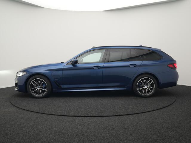 BMW 5-SERIE Touring 530e xDrive M-Sport Plug In Hybrid PHEV | Panodak | Adaptive Cruise | Harman/Kardon | Laser LED | Carplay | 360 Camera | Head Up | Electrische Lederen Sportstoelen met Geheugen | Stoel Verwarming |