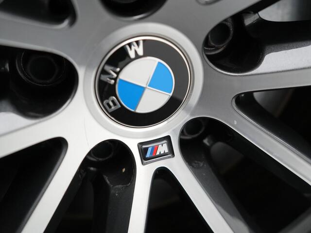 BMW 5-SERIE Touring 530e xDrive M-Sport Plug In Hybrid PHEV | Panodak | Adaptive Cruise | Harman/Kardon | Laser LED | Carplay | 360 Camera | Head Up | Electrische Lederen Sportstoelen met Geheugen | Stoel Verwarming |