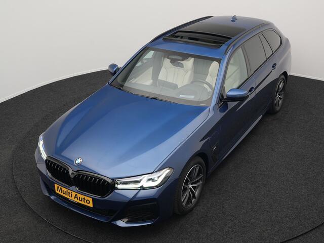 BMW 5-SERIE Touring 530e xDrive M-Sport Plug In Hybrid PHEV | Panodak | Adaptive Cruise | Harman/Kardon | Laser LED | Carplay | 360 Camera | Head Up | Electrische Lederen Sportstoelen met Geheugen | Stoel Verwarming |