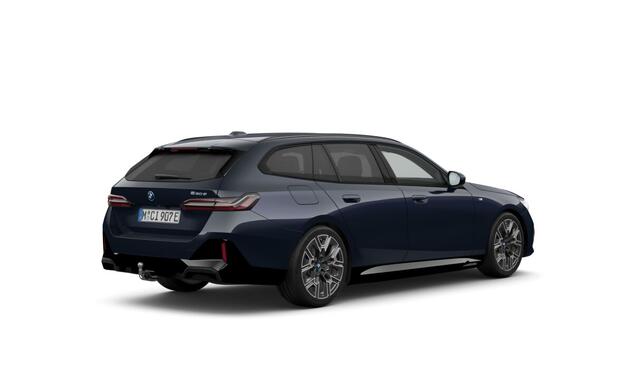 BMW 5-SERIE Touring 530e | M-Sport | 20'' | Driv. Plus | Comf. Acc. | Trekhaak | Getint glas | Camera | Stoelverw.