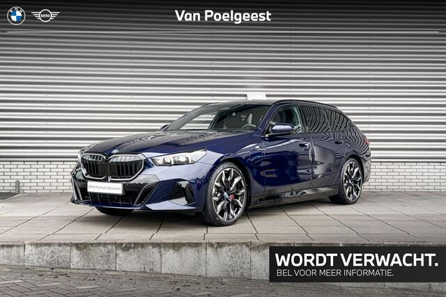 BMW 5-SERIE Touring 530e M Sportpakket Pro / Innovation Pack / Travel Pack / Panoramadak / Trekhaak