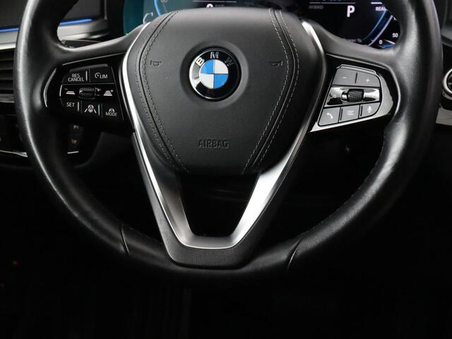 BMW 5-SERIE 530e High Executive | Panoramadak | Head-Up | Adaptive cruise | Trekhaak | Bowers & Wilkins | Leder | Stoelverwarming | 360 Camera | Carplay | Keyless | Navigatie