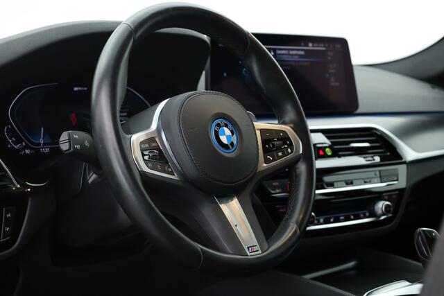 BMW 5-SERIE Touring 530e M Sport | HUD | Laser LED | Camera | Leder | Keyless | Stoelverw. | Apple CarPlay