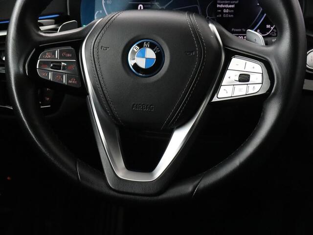 BMW 5-SERIE 530e Luxury Line | Panoramadak | Stoelventilatie | LaserLight | Head-Up | Adaptive cruise | Massage | Harman/Kardon | Leder | Trekhaak | Keyless | Comfortstoelen | Carplay | Sfeerverlichting