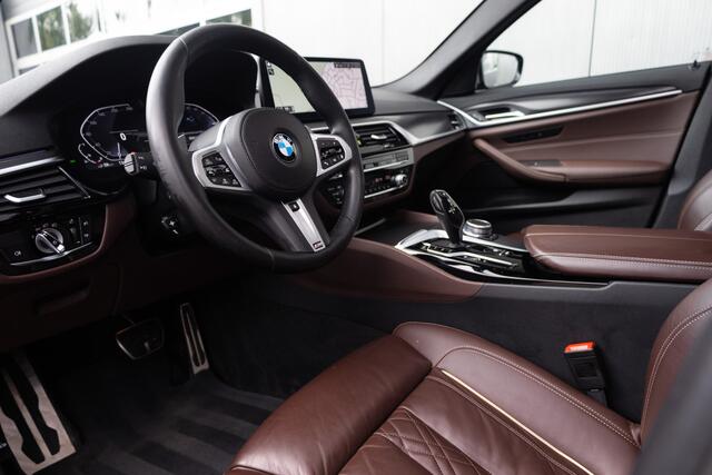 BMW 5-SERIE Touring 530e xDrive Business Edition Plus M-Sportpakket / BTW-Auto/ 1e-Eigenaar/ Pano-Dak/ Head-Up/ Laser/ Keyless/ Adap.Cruise/ Apple-Carplay/ 19'' LMV