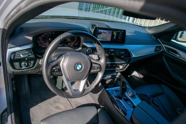 BMW 5-SERIE Touring 520i High Executive Edition Trekhaak-20"-DAB-Leder-