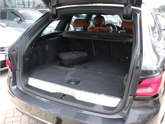 BMW 5-SERIE 530e xDrive High Executive I Trekhaak I Leder I Keyless I Camera