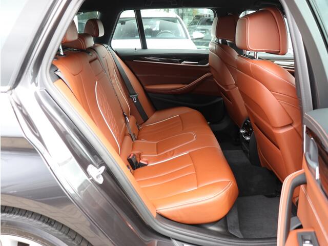 BMW 5-SERIE 530e xDrive High Executive I Trekhaak I Leder I Keyless I Camera