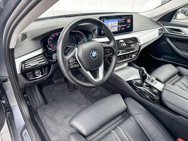 BMW 5-SERIE Touring 520e Business Edition Plus Comfortstoelen | Laserlicht | Trekhaak | Leder | Summer Sale 50