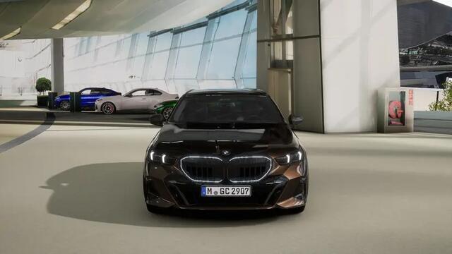 BMW 5-SERIE Touring 530e M Sport Automaat / Trekhaak / Adaptieve LED / Parking Assistant Plus / Comfort Access / M Sportonderstel / Live Cockpit Professional