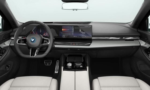 BMW 5-SERIE 530e | M Sport Edition | M Sportpakket | Equipment Pack Pro | Travel Pack