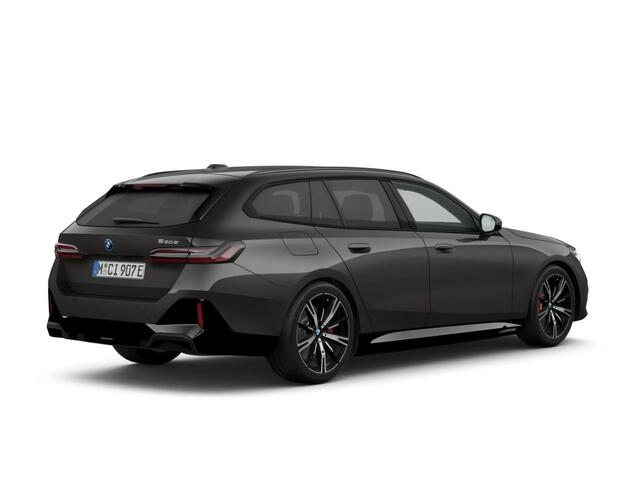 BMW 5-SERIE Touring 530e | M Sportpakket Pro | Individual Lak | Innovation Pack | Comfort Pack