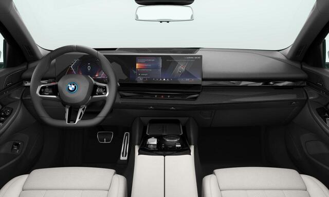 BMW 5-SERIE Touring 530e | M Sportpakket Pro | Individual Lak | Innovation Pack | Comfort Pack