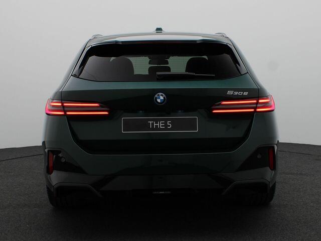 BMW 5-SERIE Touring 530e | M Sportpakket Pro | Individual Lak | Innovation Pack | Comfort Pack | Iconic Glow
