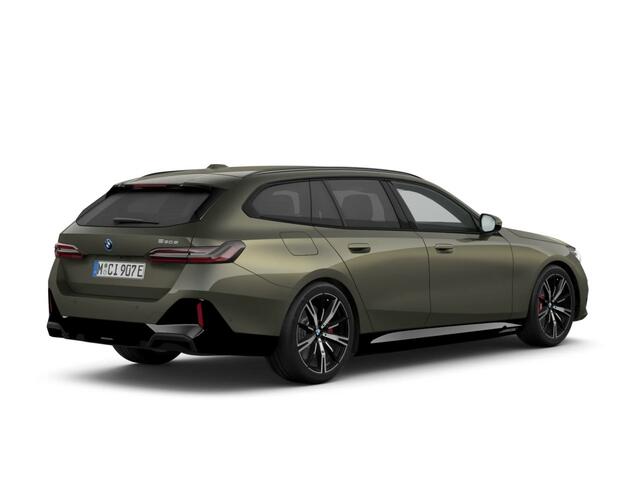 BMW 5-SERIE Touring 530e | M Sportpakket Pro | Individiual Lak | Travel Pack | Comfort Pack