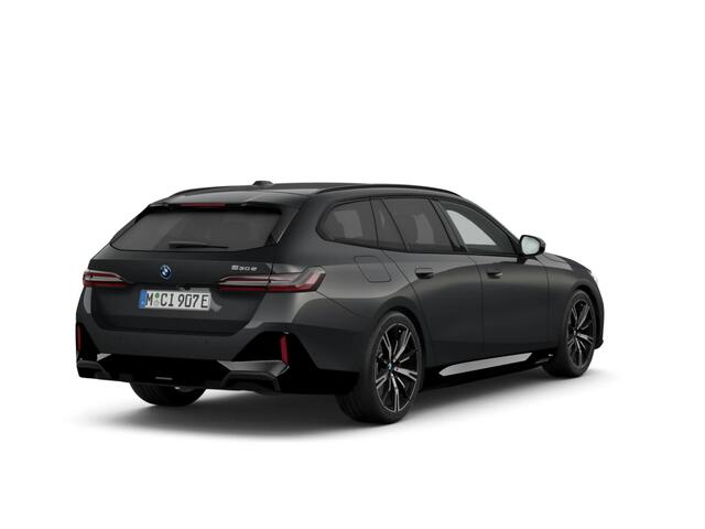 BMW 5-SERIE Touring 530e | M Sportpakket Pro | Individual lak | Innovation Pack