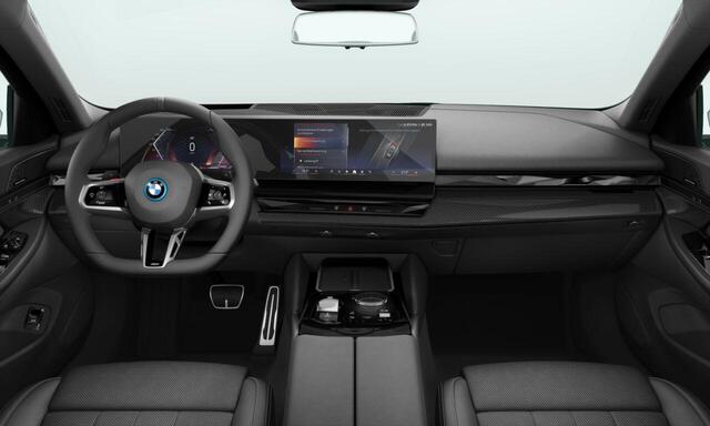 BMW 5-SERIE Touring 530e | M Sportpakket Pro | Individual lak | Travel pakket | Innovation pakket | Trekhaak