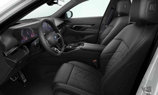 BMW 5-SERIE Touring 530e | M Sportpakket Pro | Individual lak | Travel pakket | Innovation pakket | Trekhaak