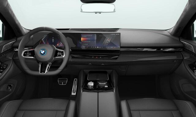 BMW 5-SERIE Touring 550e xDrive | M sportpakket Pro | Individual lak | Innovation pakket | Trekhaak