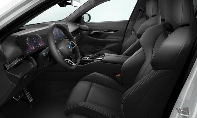 BMW 5-SERIE Touring 550e xDrive | M sportpakket Pro | Individual lak | Innovation pakket | Trekhaak