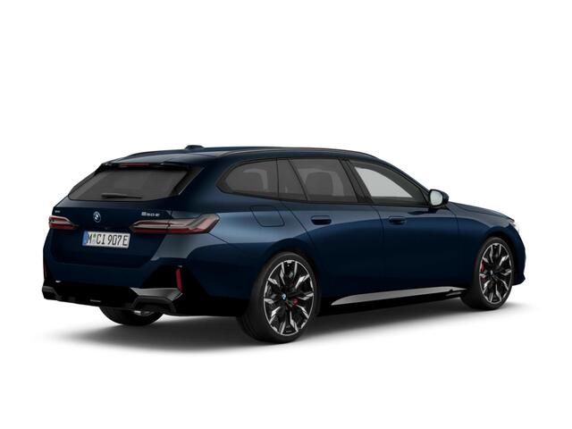 BMW 5-SERIE Touring 550e xDrive | M sportpakket pro | Individual lak | Innovation Pack | Trekhaak