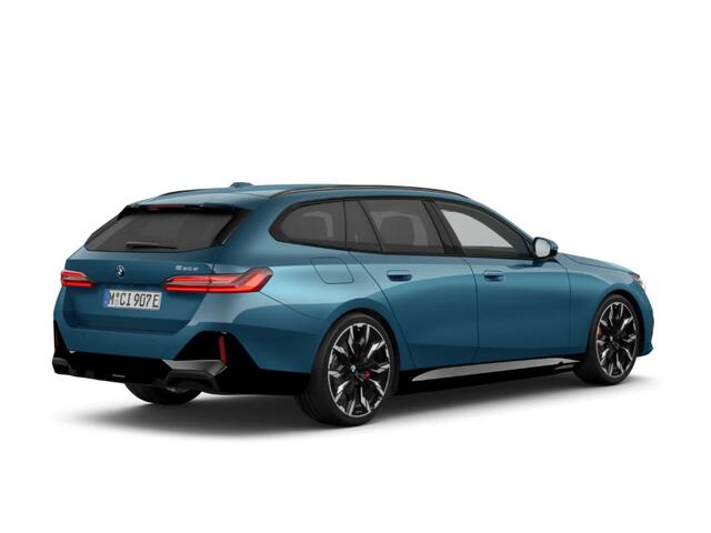 BMW 5-SERIE Touring 530e 530e | M Sportpakket Pro | Individual Lak | Innovation Pack | Comfort Pack | Travel Pack | Trekhaak