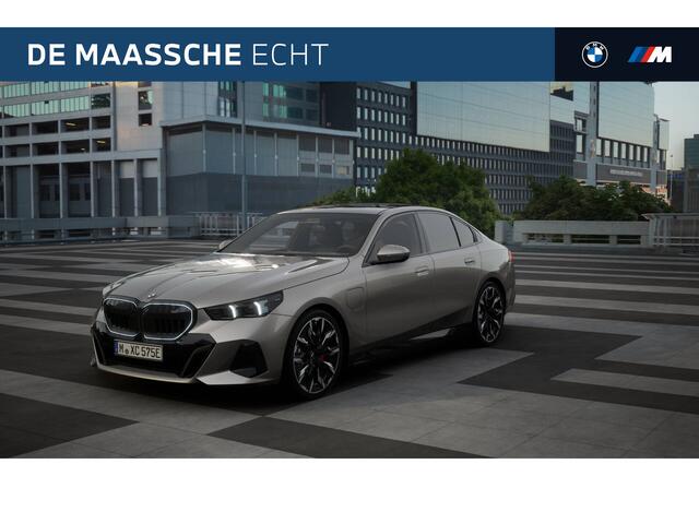 BMW 5-SERIE 530e M Sport Automaat / Panoramadak / Bowers & Wilkins / Adaptieve LED / Comfort Access / Stoelventilatie / Parking Assistant Plus / Stuurverwarming